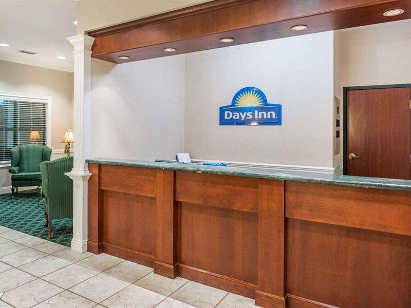 Days Inn By Wyndham Падака Экстерьер фото